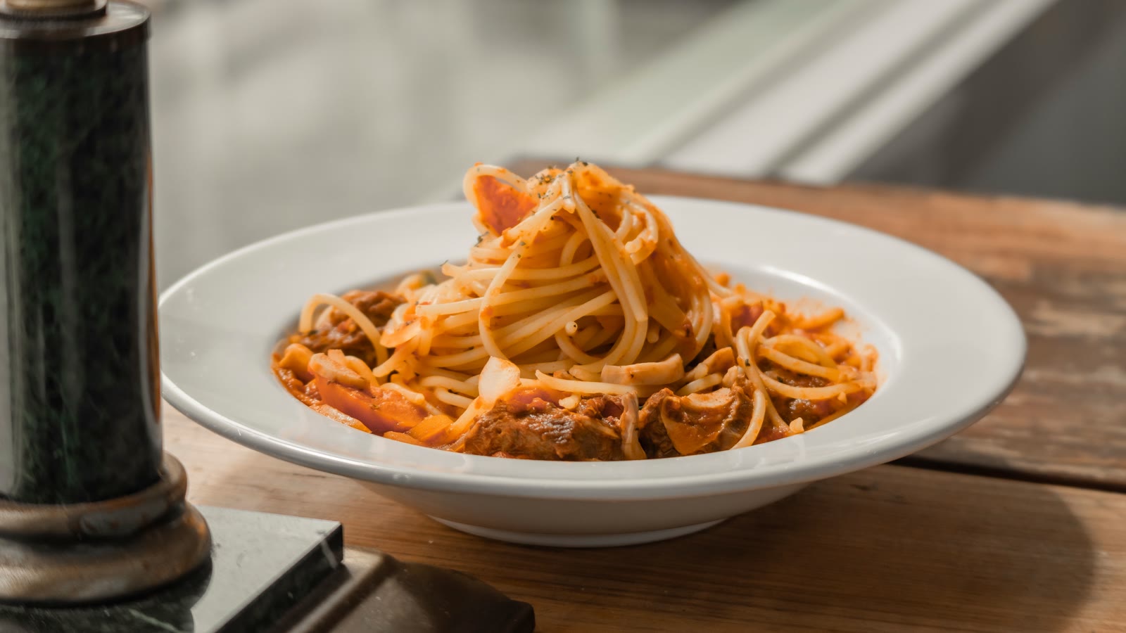 Pasta med kødsovs